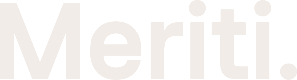 Meriti_Logotyp_offwhite